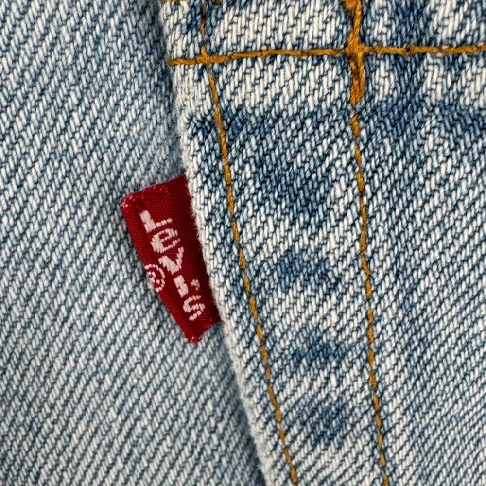 Vintage 2001 Levi's 550 Relaxed Tapered Jeans Tagged 33x31 Light Wash Y2K